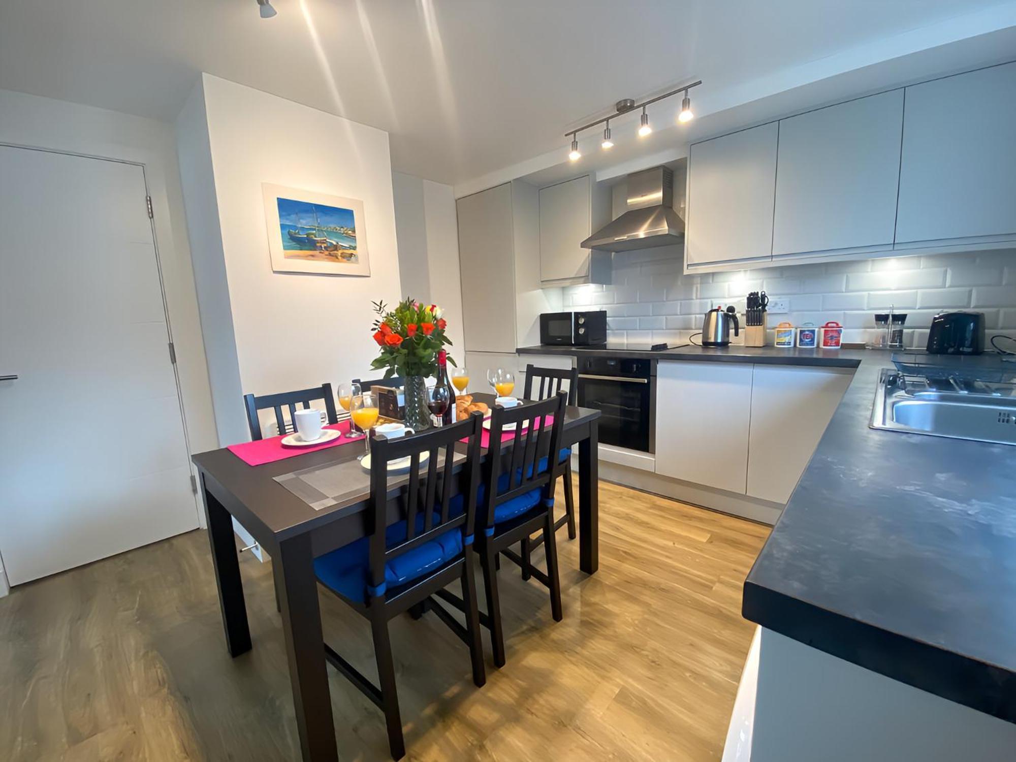 Cambridge Stays Riverside Apart Hotel With 2Br Flats At The City Centre-Parking-Balcony Экстерьер фото